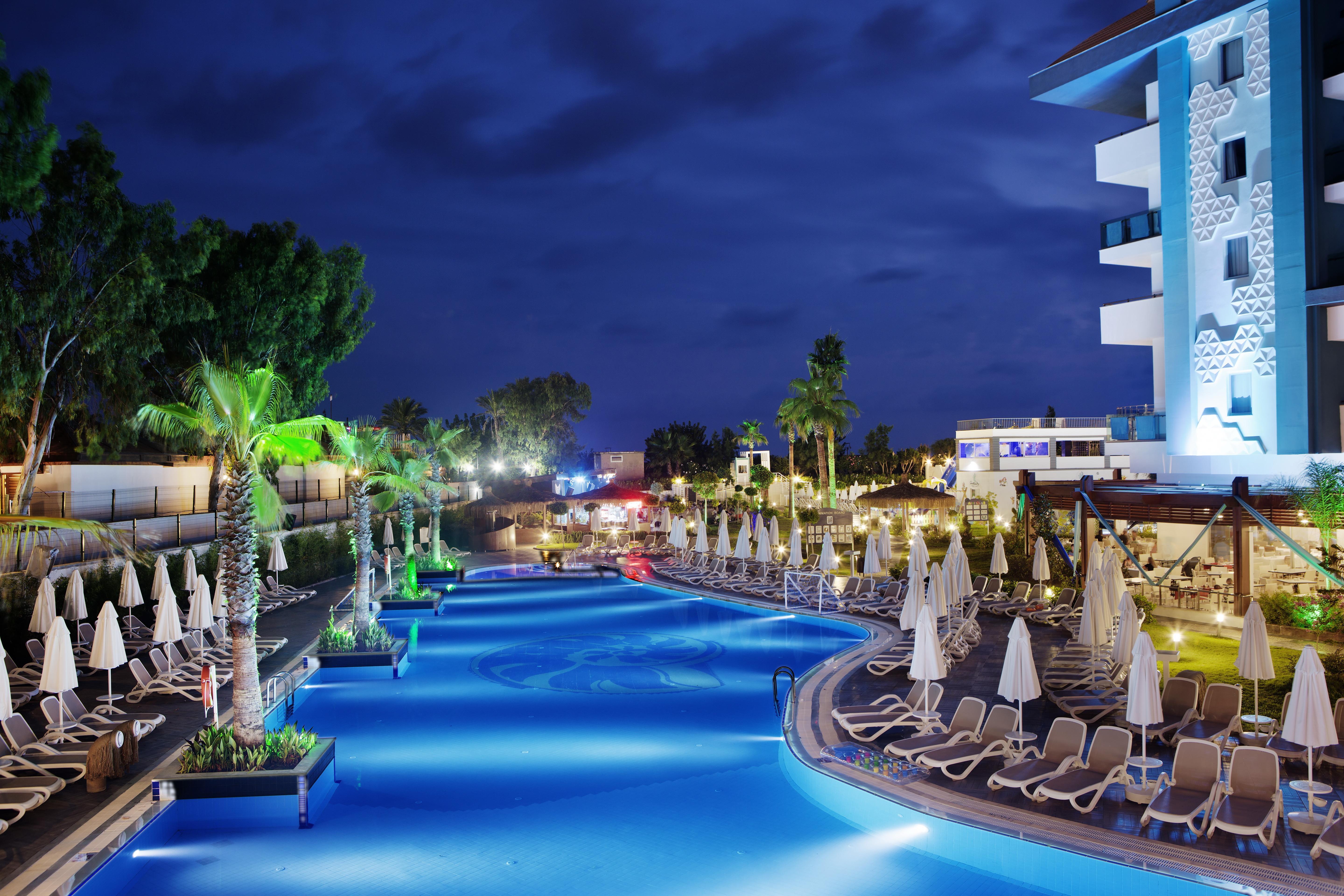 Sea Shell Resort & Spa Side Exterior photo