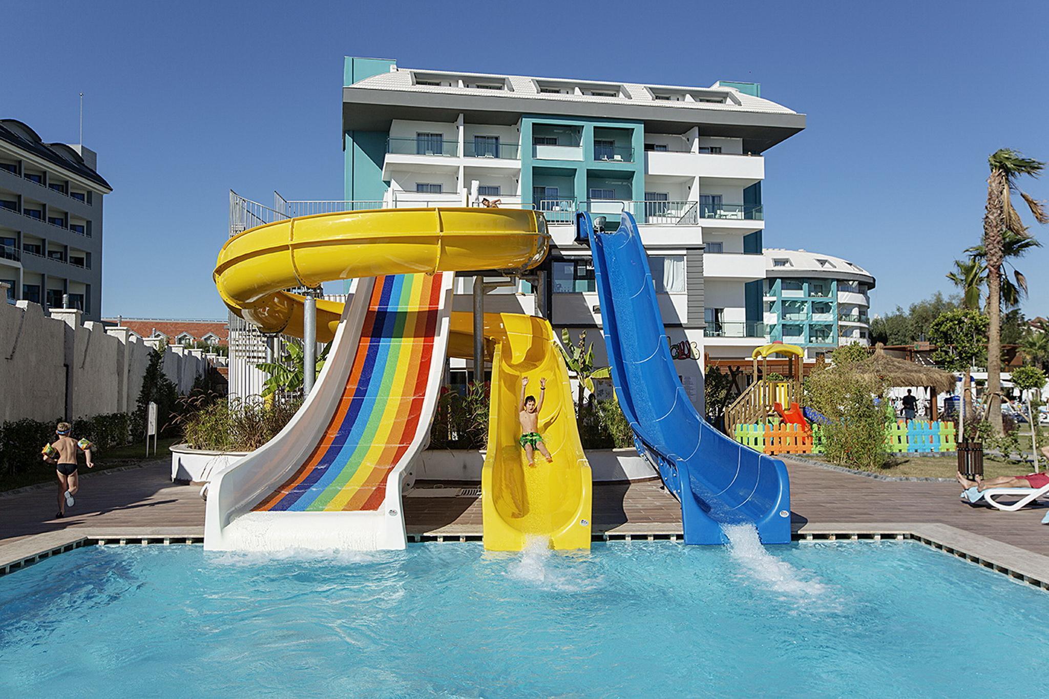 Sea Shell Resort & Spa Side Exterior photo