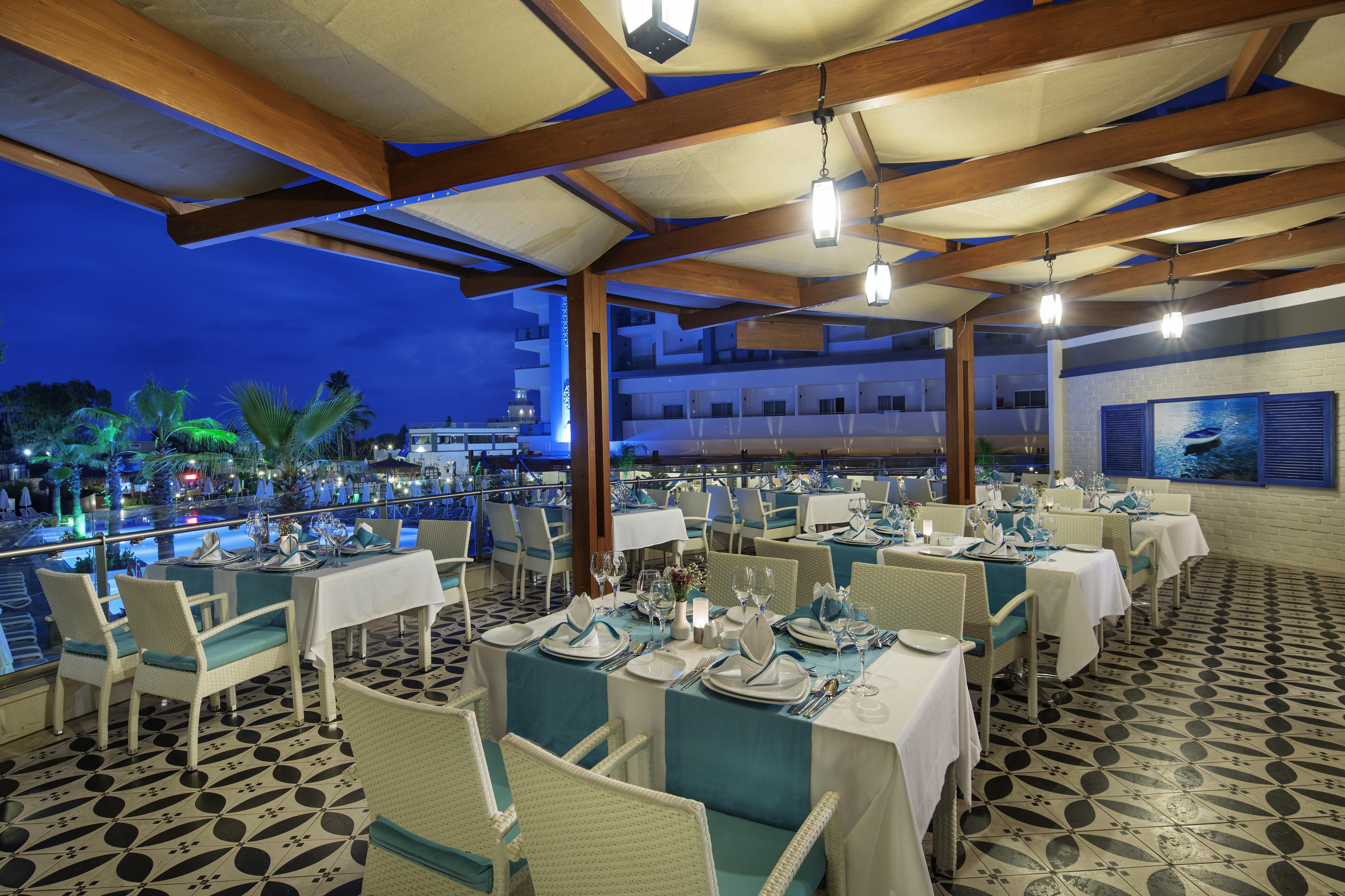Sea Shell Resort & Spa Side Exterior photo