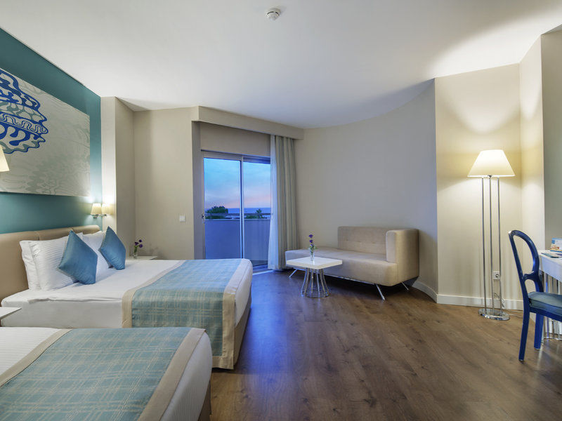 Sea Shell Resort & Spa Side Exterior photo